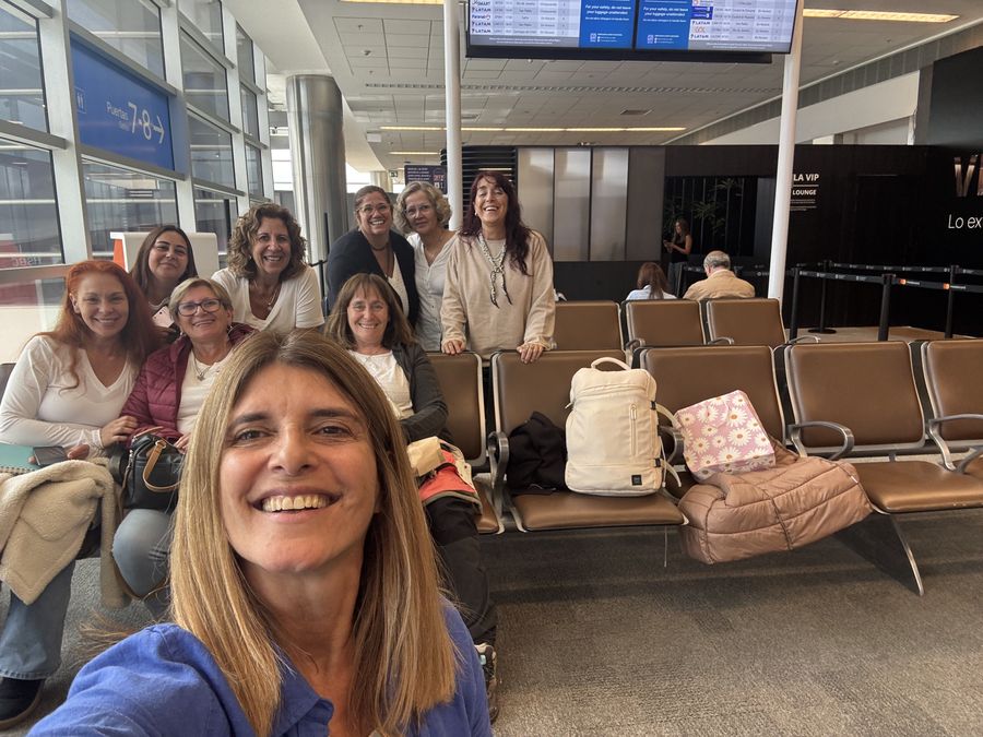 El grupo volviendo a casa en el aeropuerto
