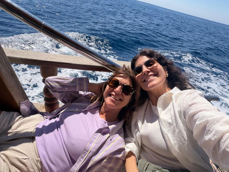 Magda y Jimena navegando juntas